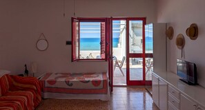 Room - Casa Merla, terrace with a view of the sea (San Menaio)