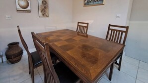 House, 3 Bedrooms, Accessible, Patio | Dining - Modern Spacious 3 Bedroom House in Birmingham (Birmingham)