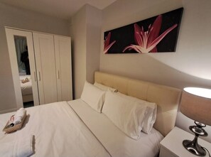 House, 3 Bedrooms, Accessible, Patio - Modern Spacious 3 Bedroom House in Birmingham (Birmingham)