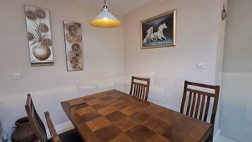 House, 3 Bedrooms, Accessible, Patio | Dining room