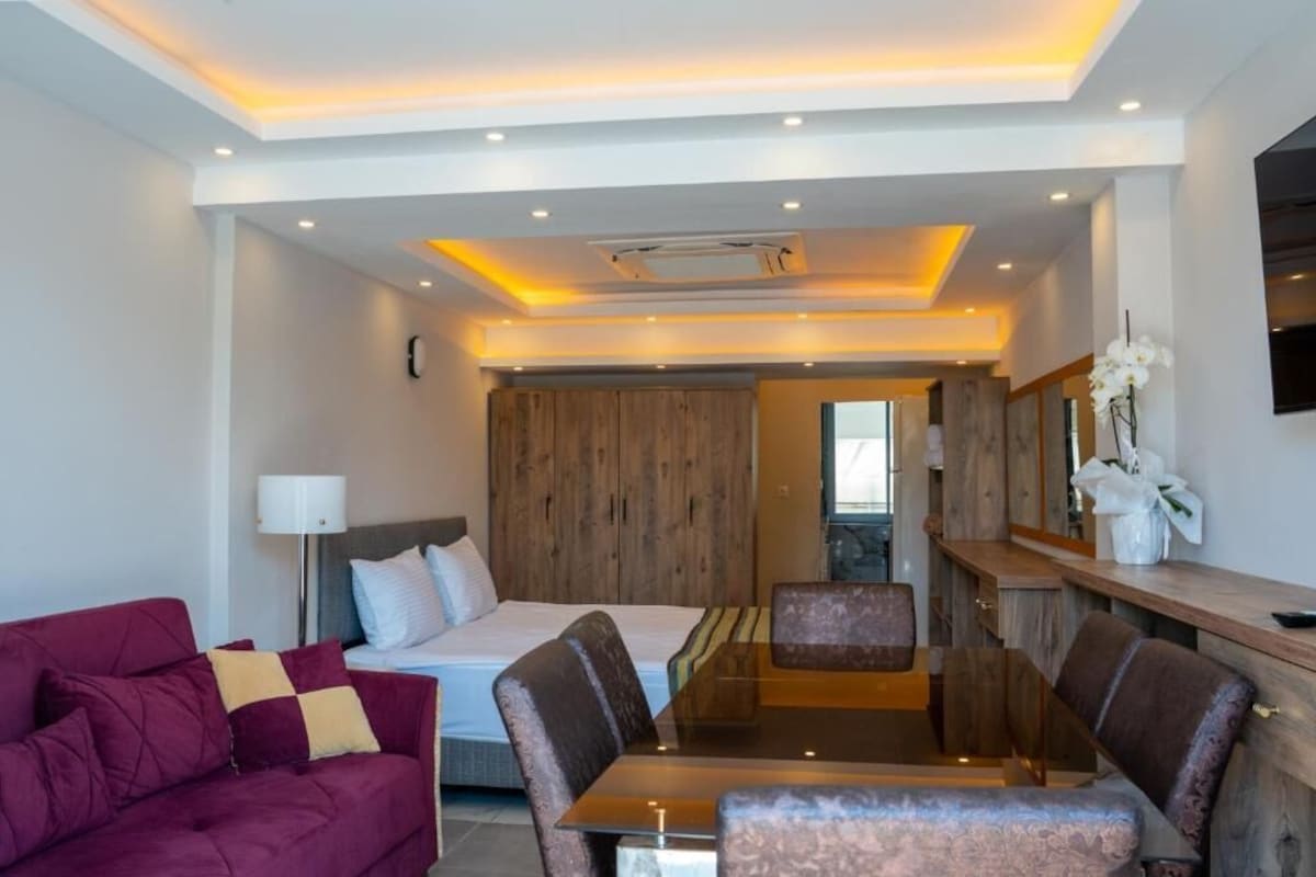 Habitación familiar, vista a la alberca | Espacio para trabajar con laptop y wifi gratis