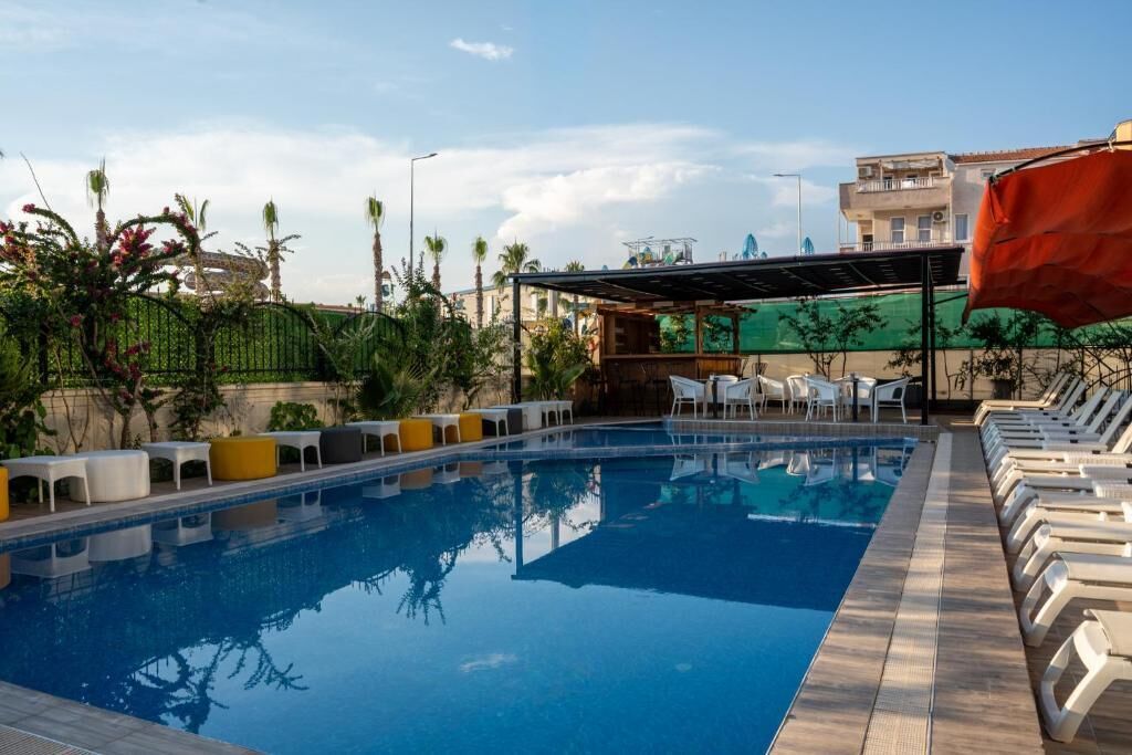 Piscina a l'aire lliure de temporada 