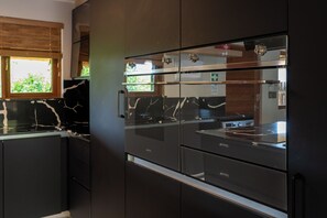 Microwave, oven, stovetop, cookware/dishes/utensils