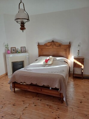 Escritorio, decoración personalizada y ropa de cama 