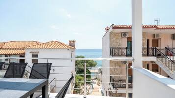 Villa de lujo, vistas al mar | Restaurante al aire libre