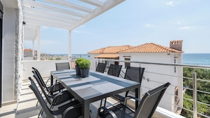 Luxury-Villa, Meerblick | Speisen im Freien
