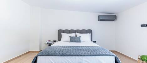 Luxury Villa, Sea View | Iron/ironing board (on request), WiFi (free)
