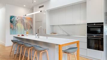 Apartment, 3 Bedrooms, Patio, Garden View | Private kitchen