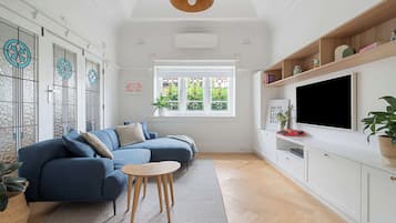 Apartment, 3 Bedrooms, Patio, Garden View | Living area
