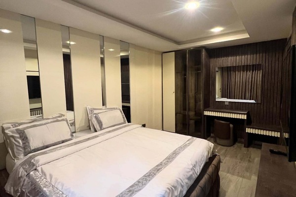 Family Room, Balcony, City View | Desk, laptop workspace, blackout drapes, soundproofing