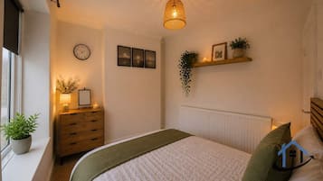 2 bedrooms, iron/ironing board, free WiFi, bed sheets