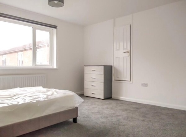 Luxurious 4 Bedroom House In Corby - Corby