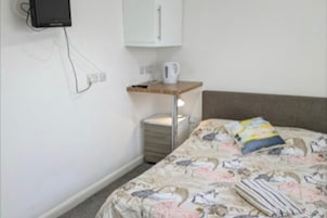4 bedrooms, WiFi (free), bed sheets