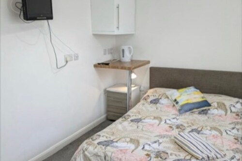 Luxurious 4 Bedroom House in Corby
