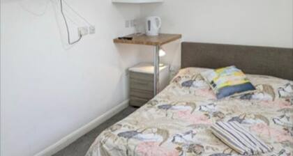 Luxurious 4 Bedroom House in Corby