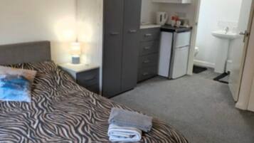 4 bedrooms, free WiFi, bed sheets