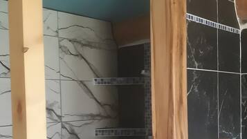 Dusche, Haartrockner, Handtücher