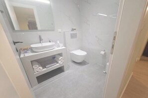 Bathroom - Great Stay - Kleio Muses Suite @ Pedion Areos Park (Athina)