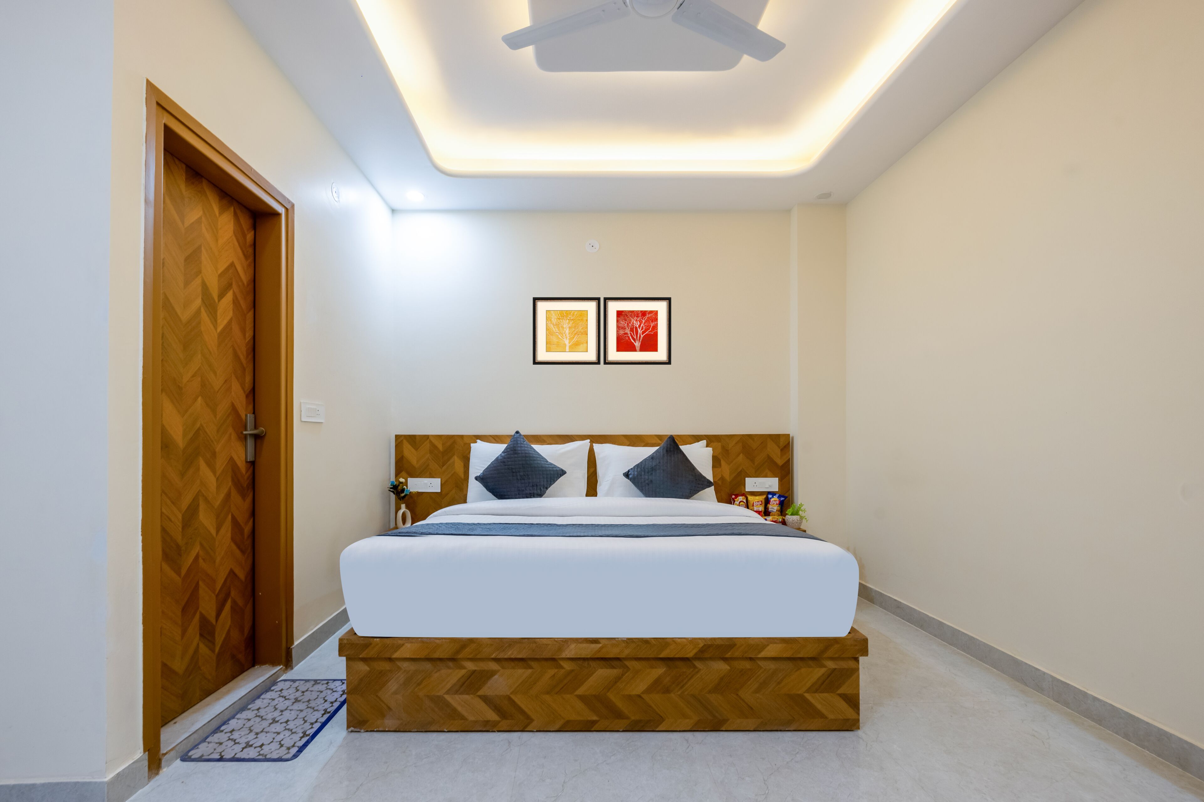 Desk, bed sheets