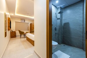 Shower, rainfall showerhead, free toiletries, soap - Castle Prime (Delhi)