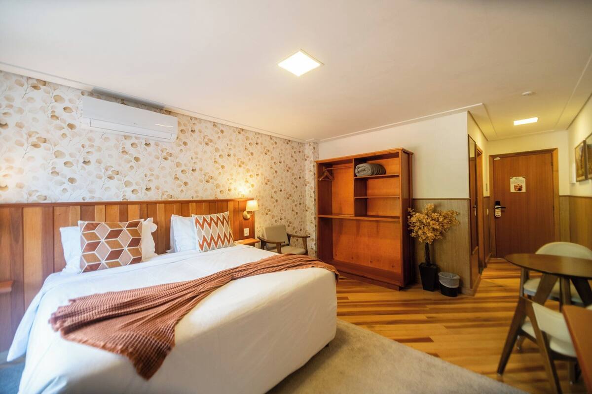 Luxury Room, Balcony, Garden View | Desk, iron/ironing board (on request), cribs (surcharge), WiFi (free)