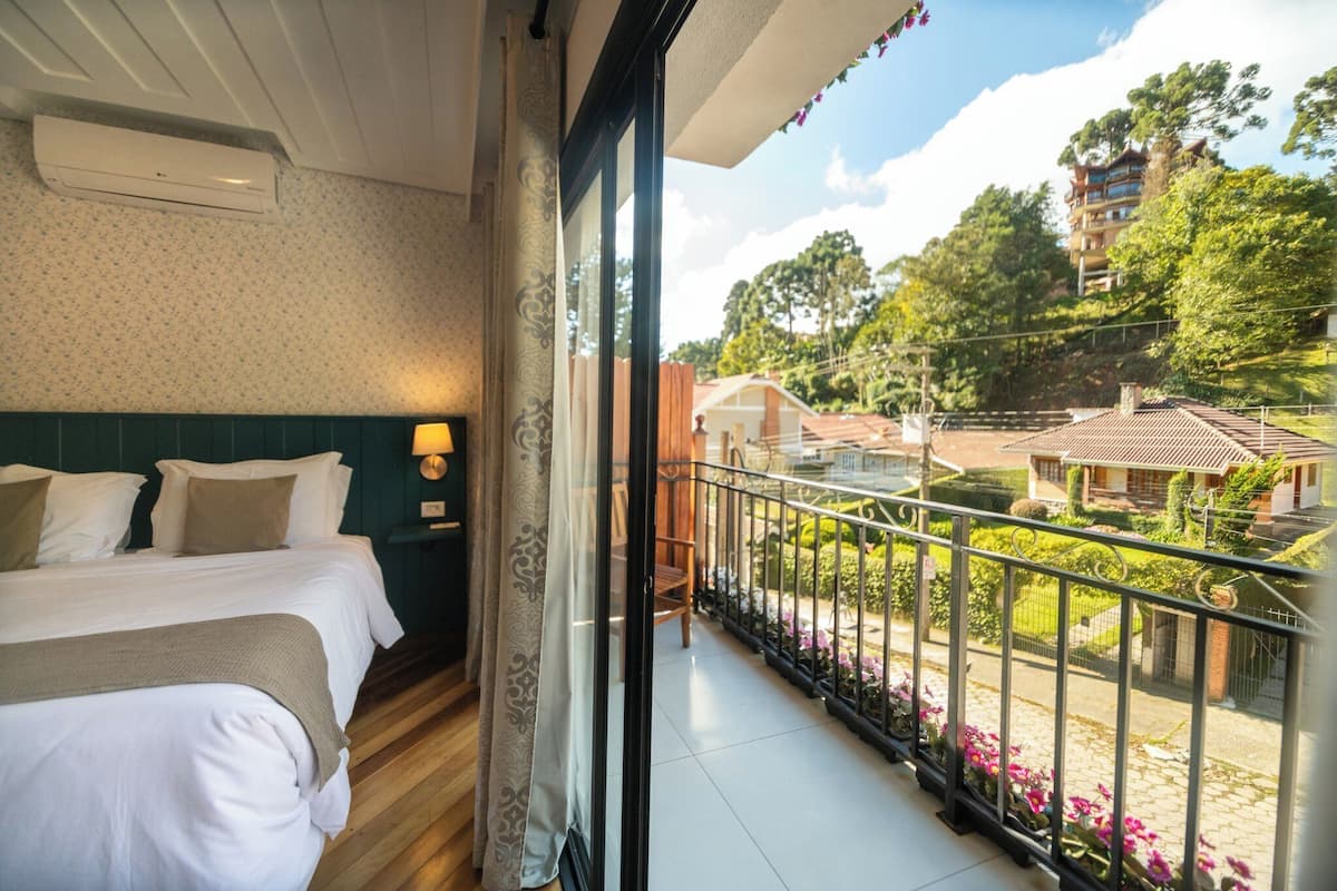 Superior Room, Balcony, Mountain View | Desk, iron/ironing board (on request), cribs (surcharge), WiFi (free)