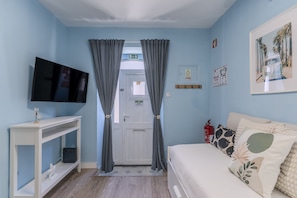 1 chambre, fer et planche à repasser, Wi-Fi gratuit, draps fournis