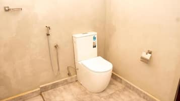 Family Double Room, Garden View | Bathroom | Shower, towels, soap, shampoo