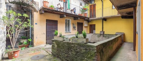 Standard Apartment, 3 Bedrooms, Balcony, Mountainside (Casa Berta Brissago 2 with Balcony) | Property grounds
