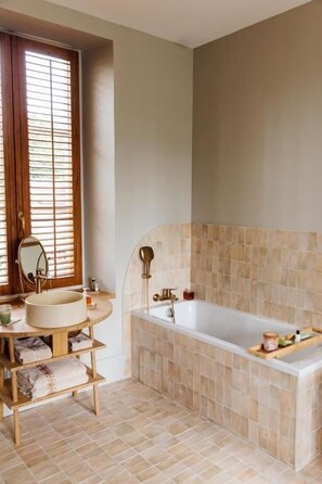 Deluxe Double Room, Garden View | Bathroom - CLOS REMY (Précy-sur-Oise)