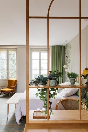 Deluxe Double Room, Garden View | Blackout curtains, iron/ironing board (on request), free WiFi - CLOS REMY (Précy-sur-Oise)
