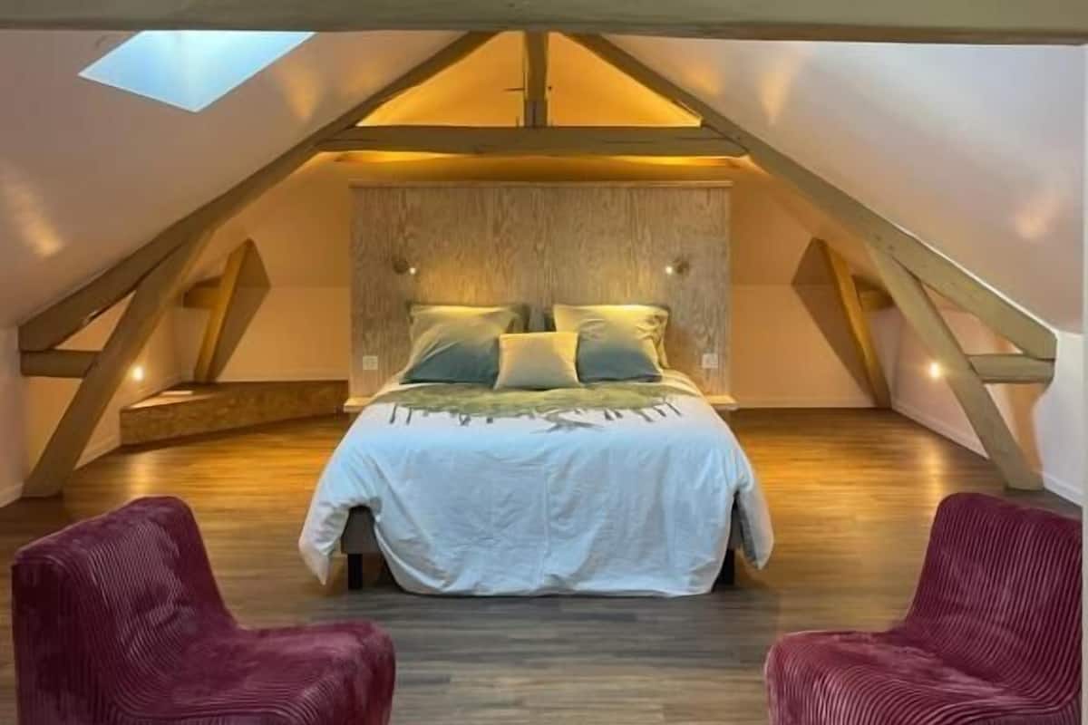 Deluxe Apartment, Garden View | Blackout drapes, iron/ironing board (on request), WiFi (free)