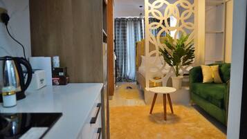 Classic Studio, City View | Private kitchen | Coffee/tea maker, microwave, oven, stovetop