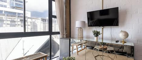 Apartamento luxo, vista para a montanha | Área de estar