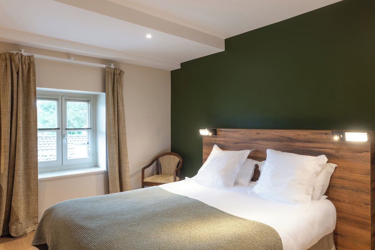 Double Room | In-room safe, soundproofing, WiFi (free), bed sheets