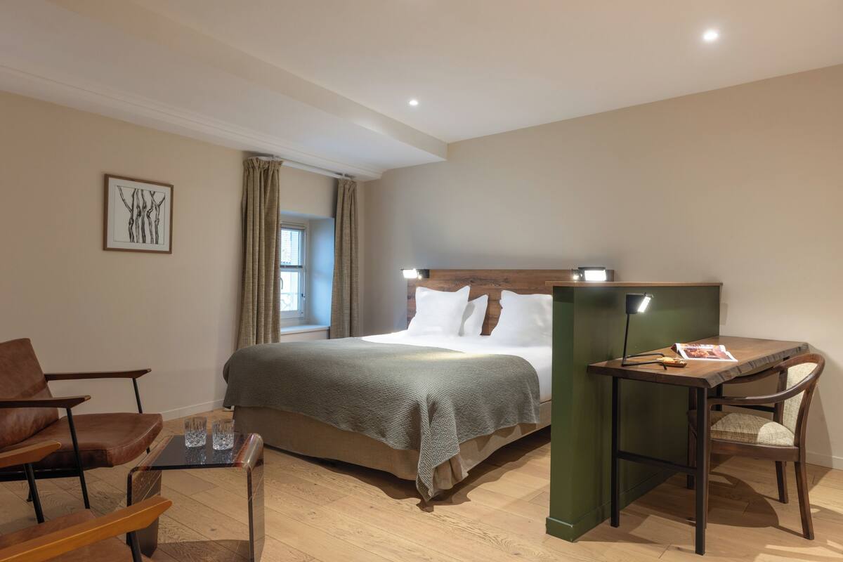 Junior Suite | In-room safe, soundproofing, WiFi (free), bed sheets