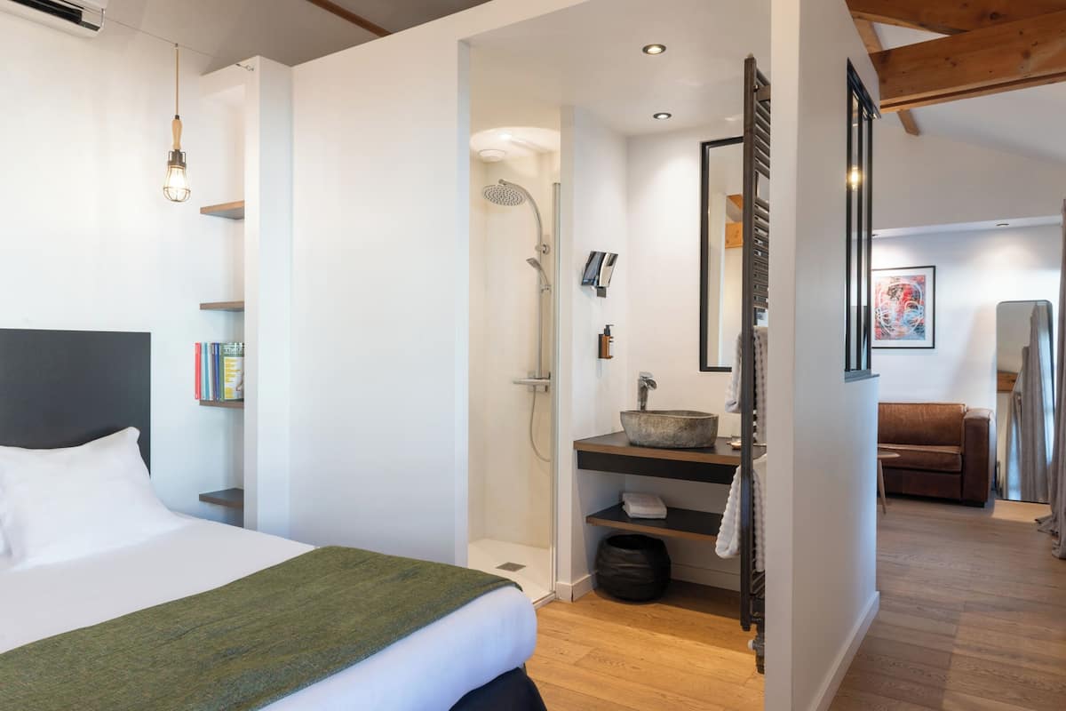 Superior Family Room | In-room safe, soundproofing, WiFi (free), bed sheets