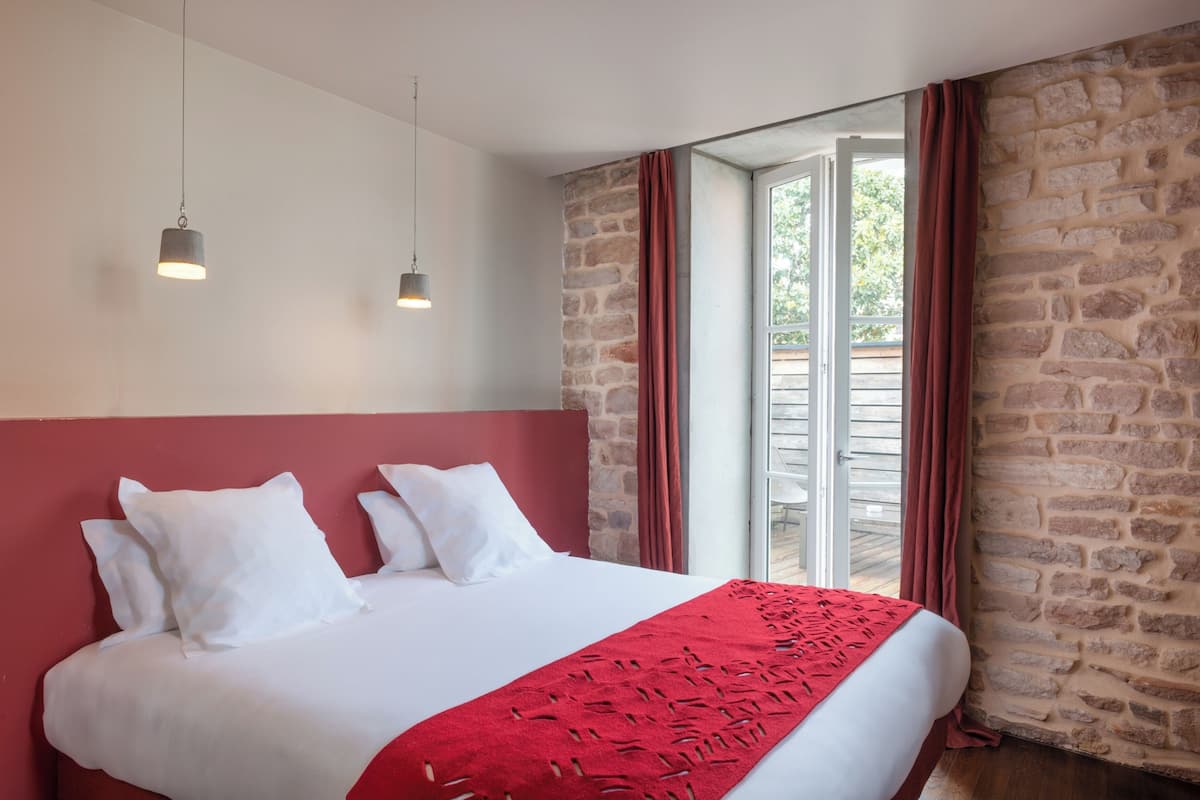 Family Suite | In-room safe, soundproofing, WiFi (free), bed sheets