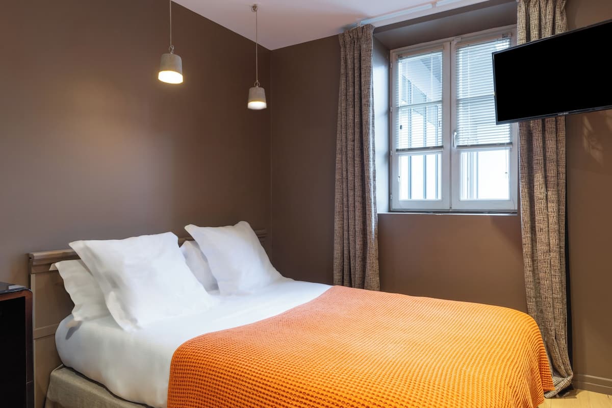 Single Room | In-room safe, soundproofing, WiFi (free), bed sheets