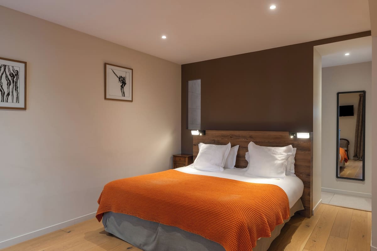 Superior Deluxe Room | In-room safe, soundproofing, WiFi (free), bed sheets