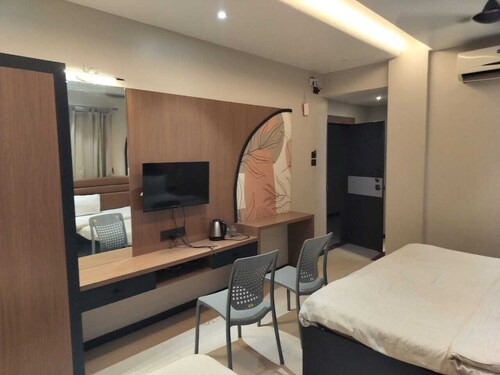 Hotel Radhika