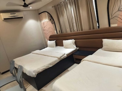Hotel Radhika