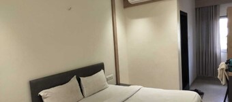 Hotel Radhika