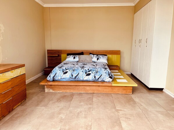 3 chambres, fer et planche à repasser, Wi-Fi gratuit, draps fournis