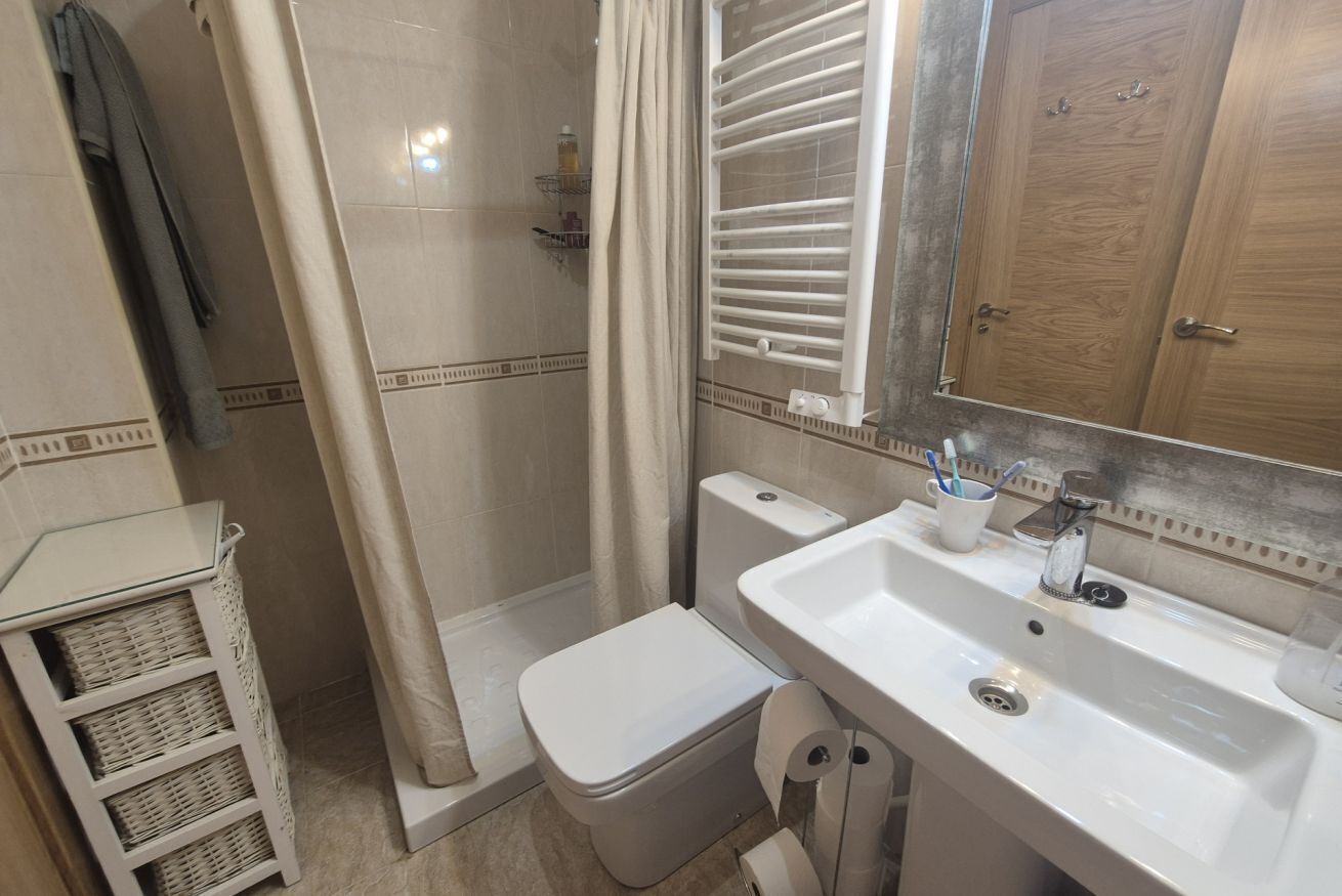 Een douche, handdoeken