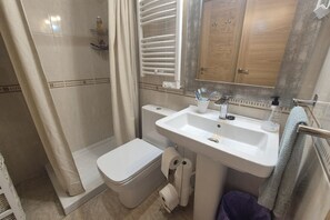 Douche, serviettes fournies