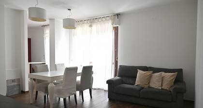 A53 – Ancona, two-bedroom apartment with private parking and air conditioning