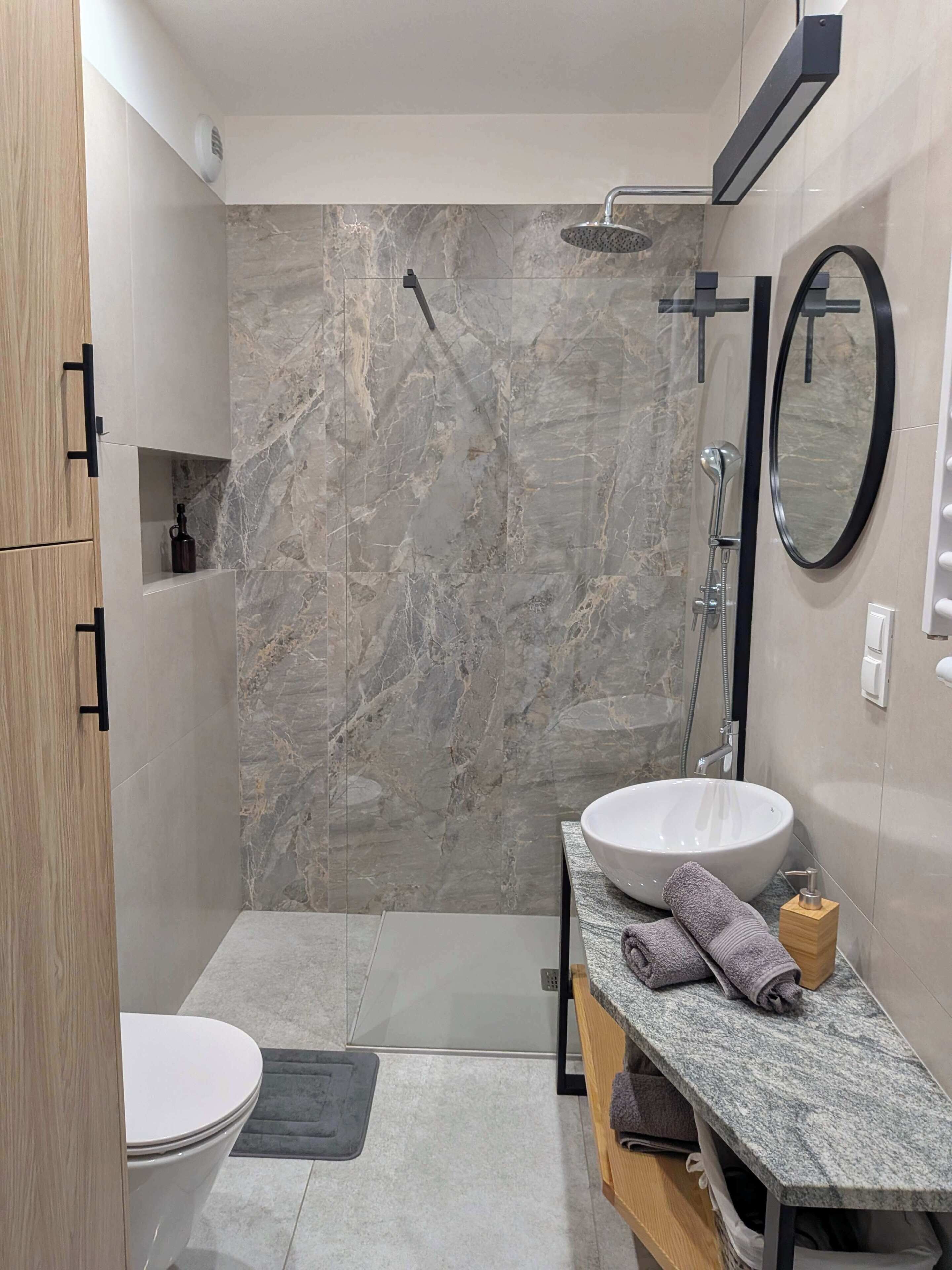 Dusche, Haartrockner, Handtücher