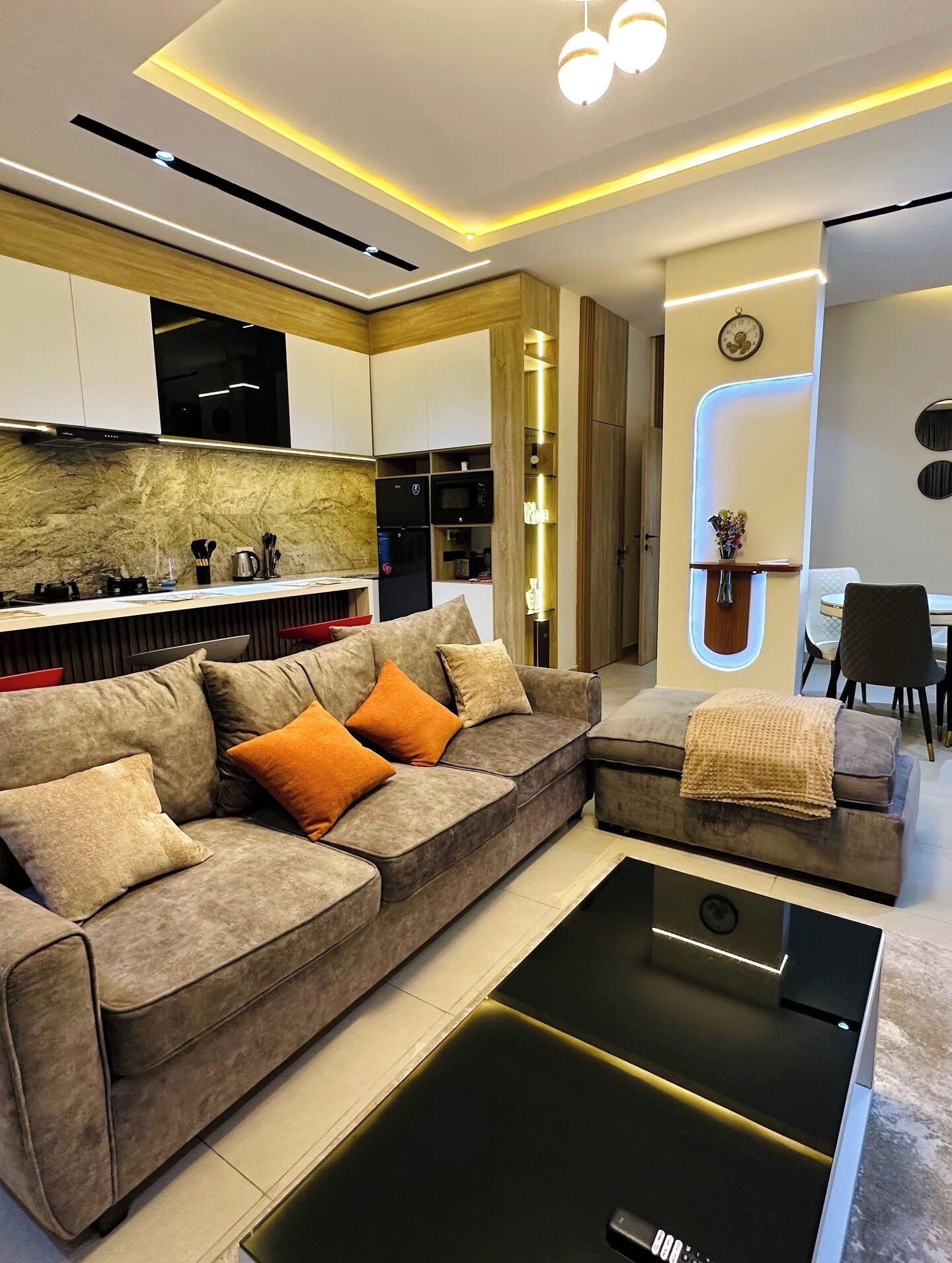 Comfort-Apartment, Balkon, Stadtblick | Wohnbereich