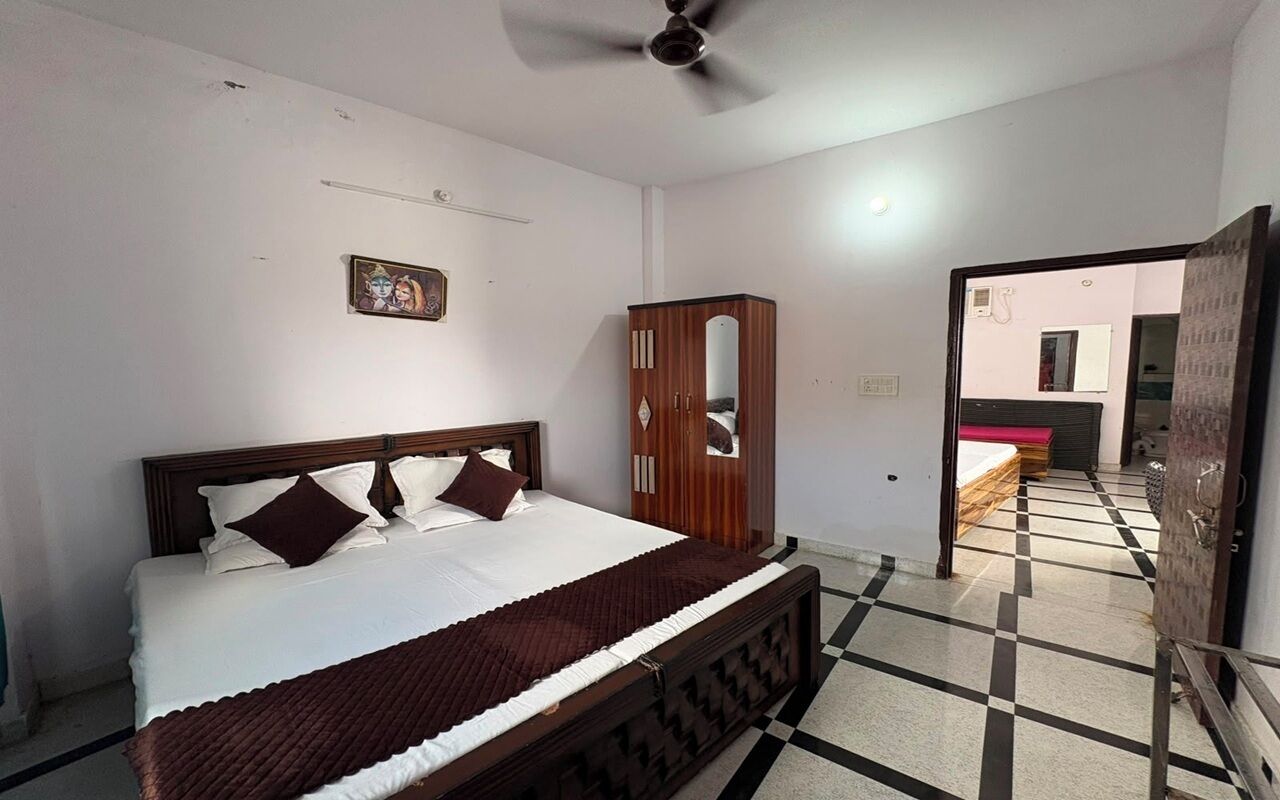  Five Bed Deluxe Room | Soundproofing, free WiFi